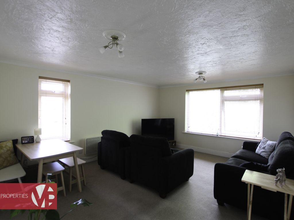 2 bed flat to rent in Woodgrange Court, Rawdon Drive, Hoddesdon EN11