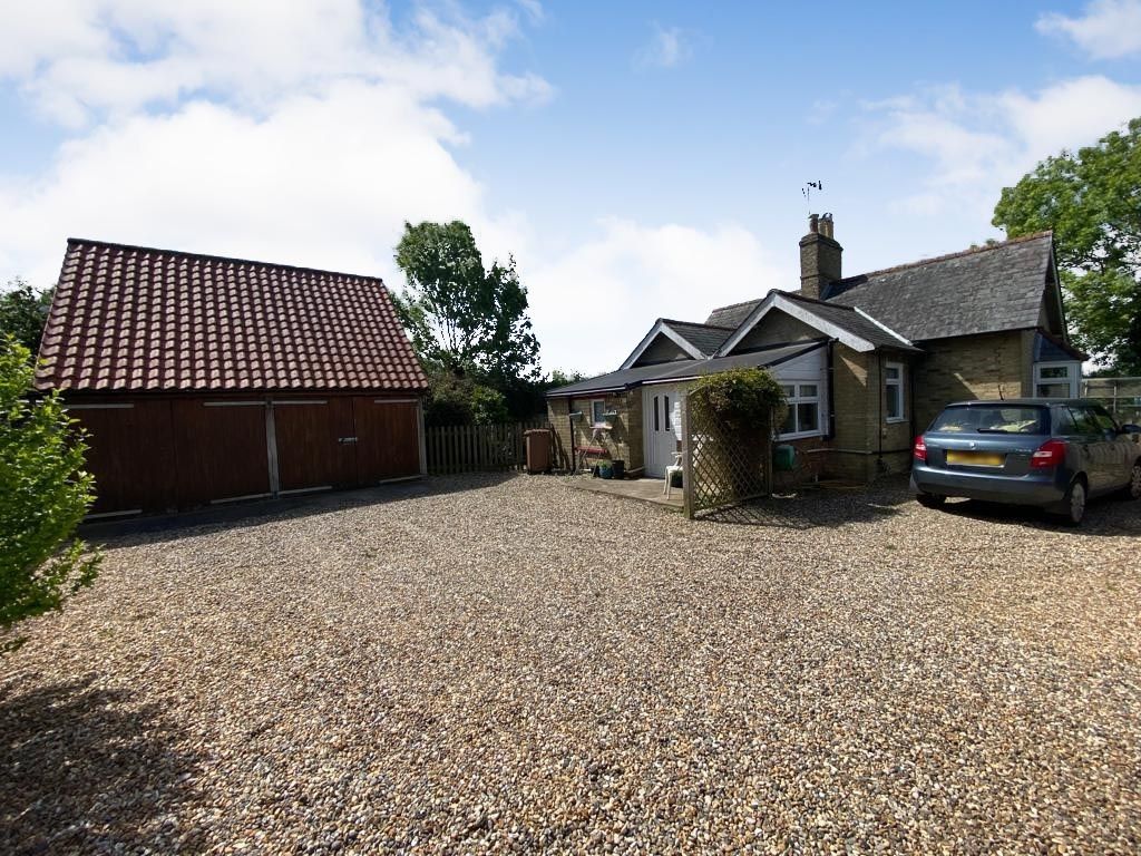 3 bed detached bungalow for sale in Ely Road, Hilgay, Downham Market