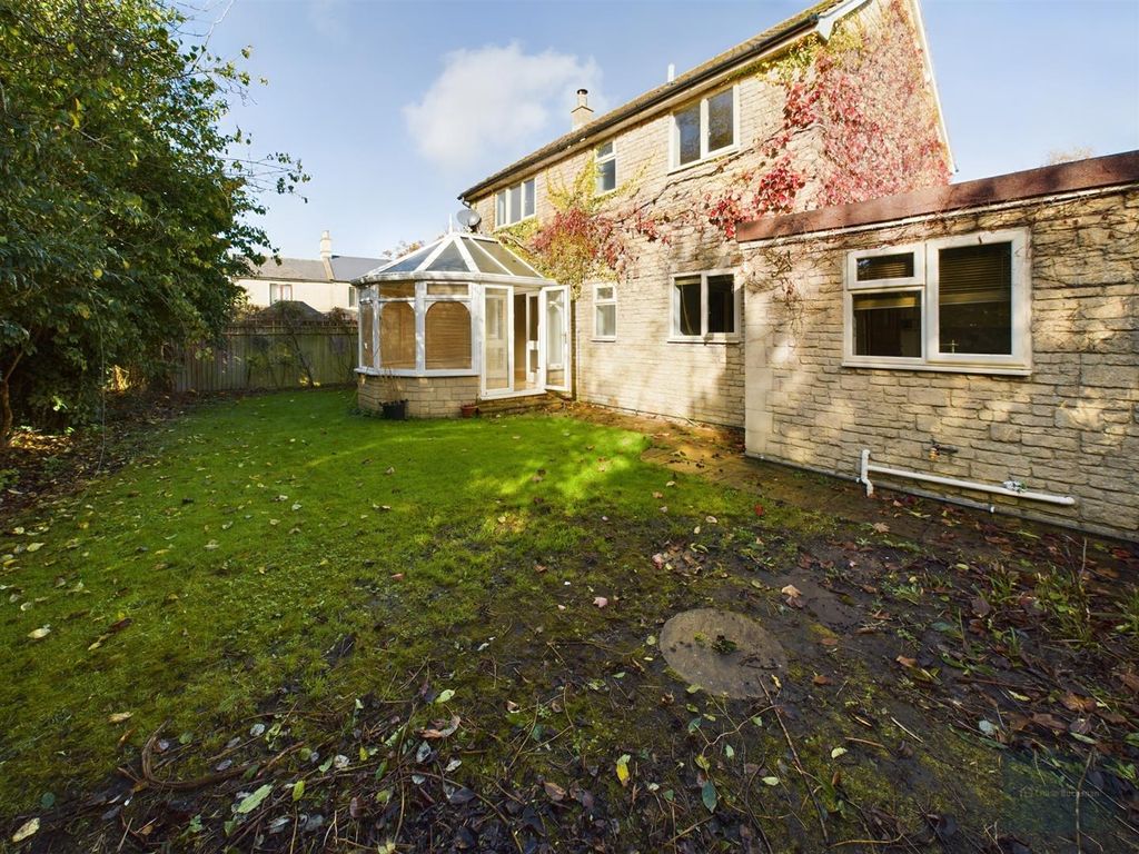 4 bed detached house for sale in Westlands Lane, Beanacre, Melksham