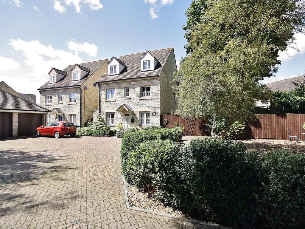 5 bed detached house for sale in Westcote Close, Witney OX28, £725,000