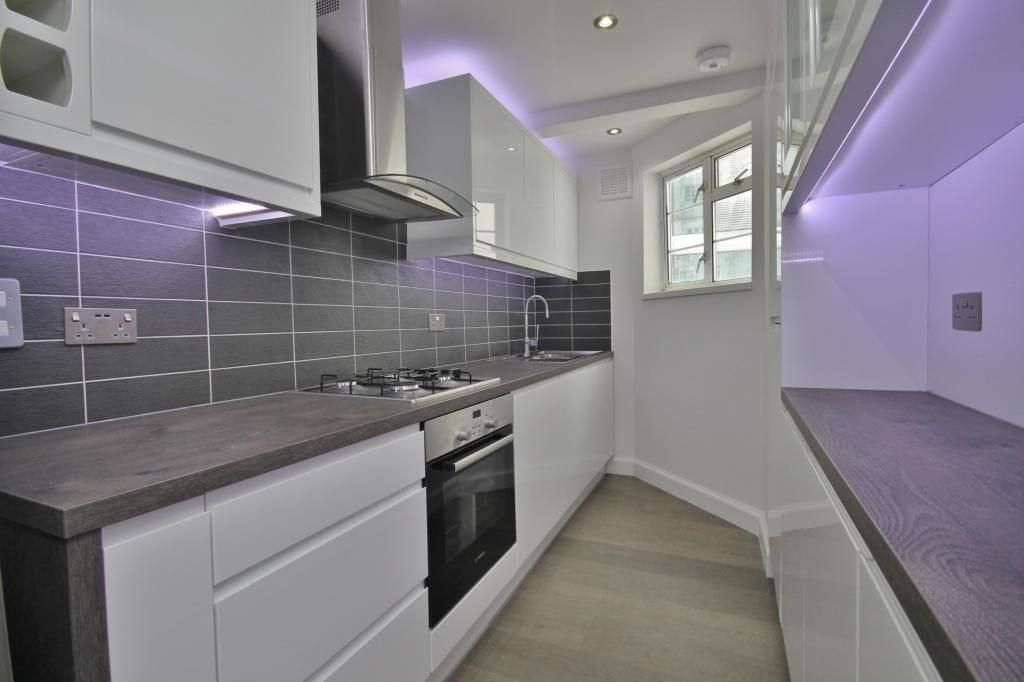 3 bed flat for sale in Longfield House, Ealing W5, £550,000 Zoopla
