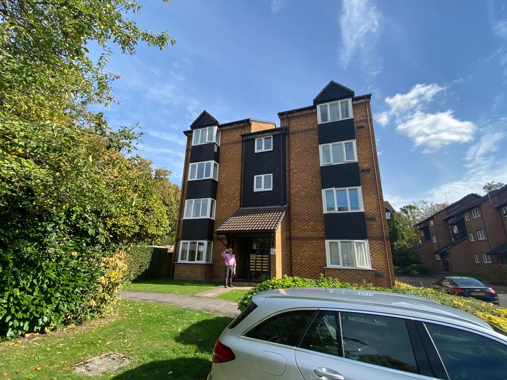 Studio to rent in Albany House, Saxon Close, Surbiton KT6 Zoopla