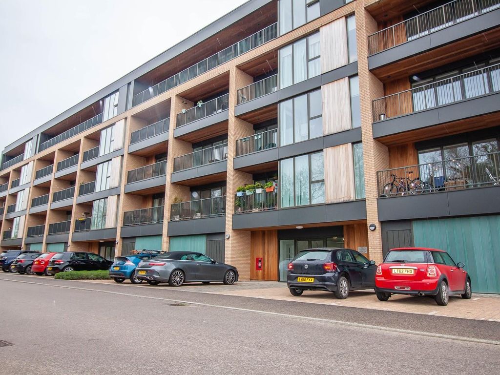 1 bed flat to rent in Green Lane, Trumpington, Cambridge CB2, £1,600