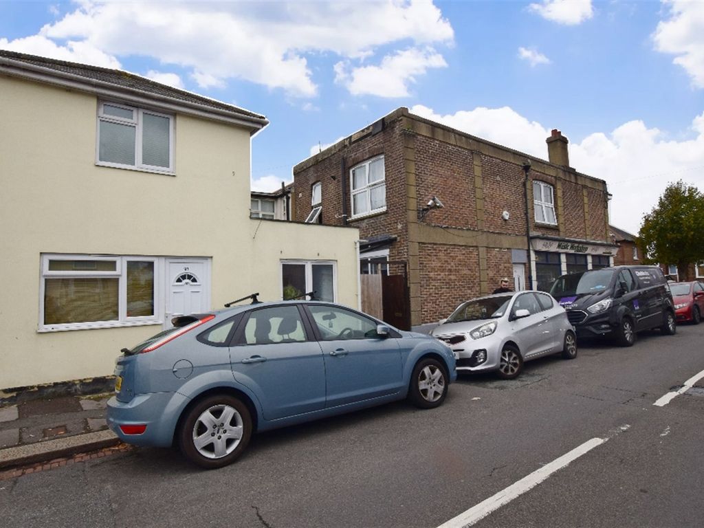 1 bed flat to rent in 93 Essex Road, Bognor Regis, West Sussex PO21, £875 pcm Zoopla