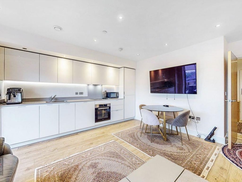 1 bed flat for sale in Lyon Road, HarrowOnTheHill, Harrow HA1, £