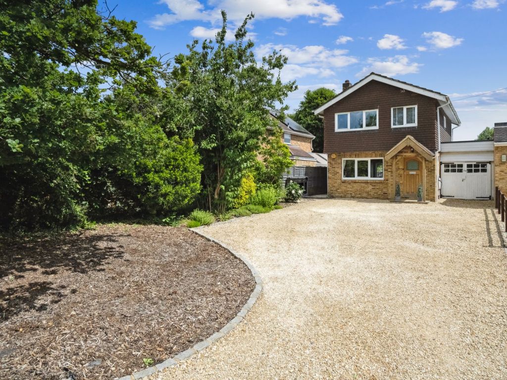 4 bed detached house for sale in Denham Lane, Chalfont St Peter, Gerrards Cross, Buckinghamshire