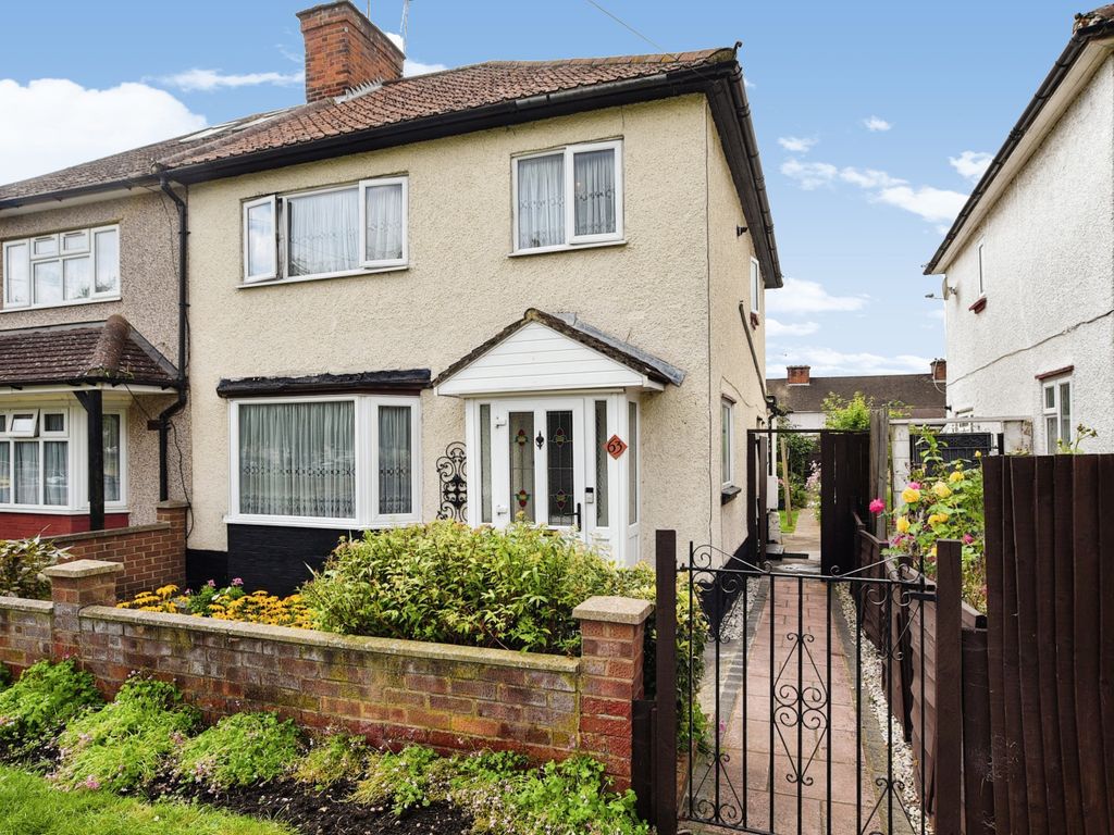 3 bed semidetached house for sale in The Harebreaks, Watford WD24, £