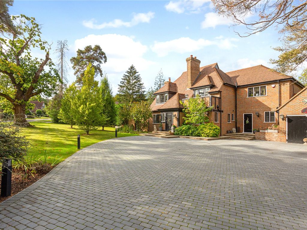 6 bed detached house for sale in Bedford Road, Northwood, Middlesex HA6