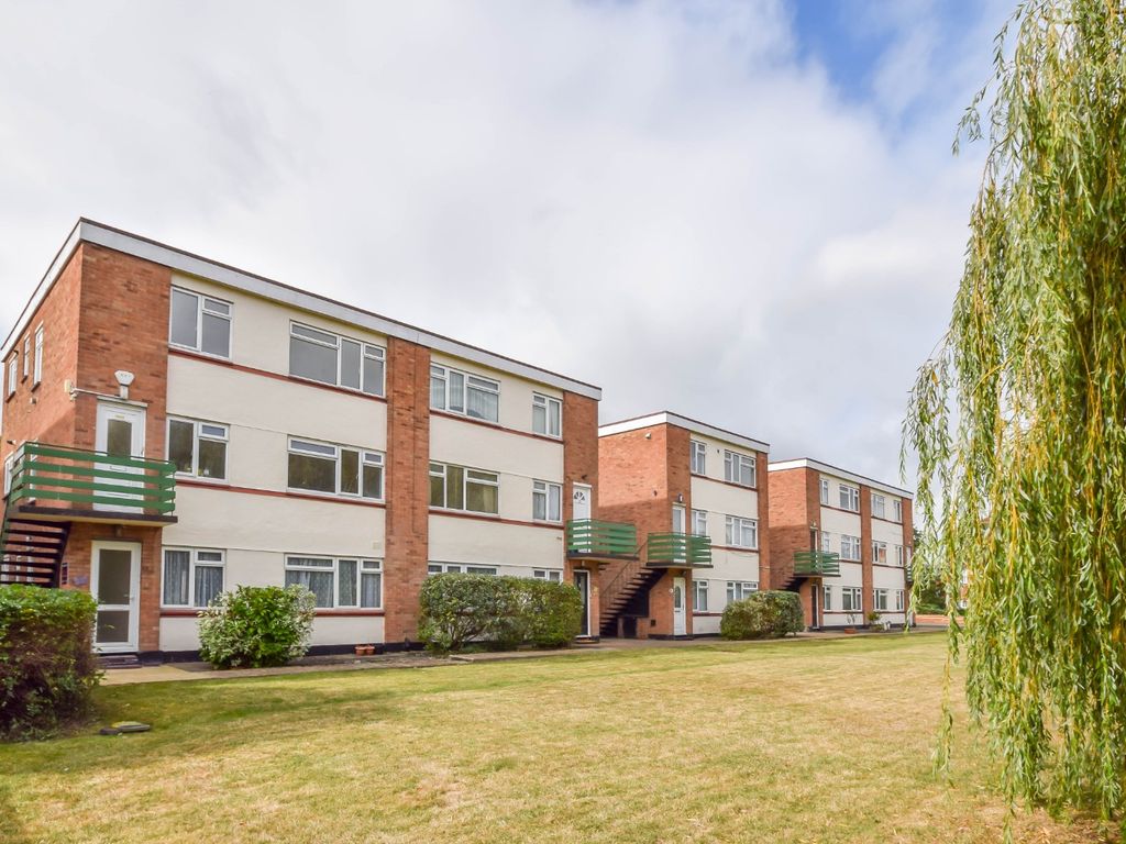 2 bed flat for sale in Belfairs Court, Eastwood Old Road, Leigh On Sea