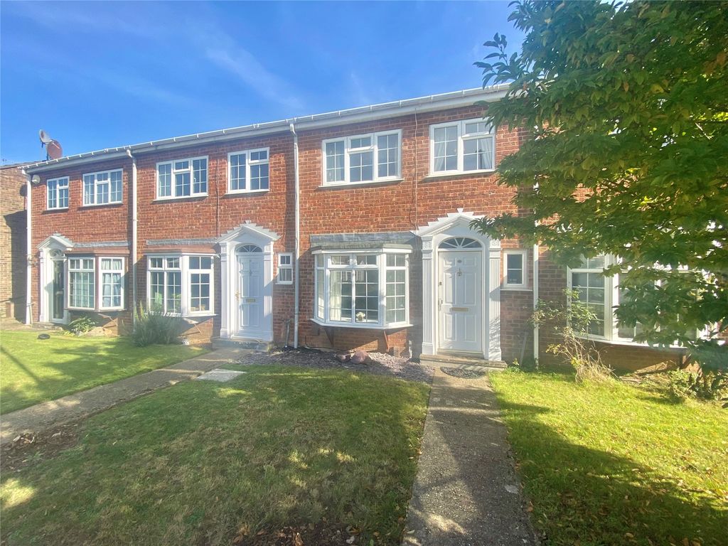 3 bed terraced house to rent in Cardinals Walk, Taplow, Maidenhead
