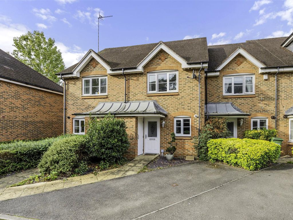 2 bed property for sale in Kingsfield Way, Redhill RH1, £385,000 Zoopla