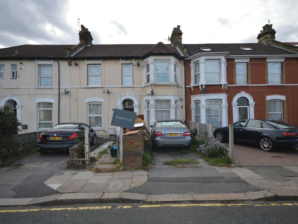 1 bed flat to rent in Grosvenor Road, Ilford IG1, £1,500 pcm Zoopla