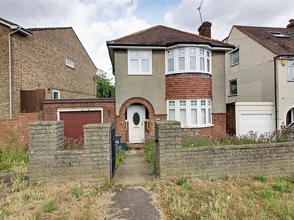 3 bed detached house to rent in Goffs Lane, Goffs Oak, Waltham Cross