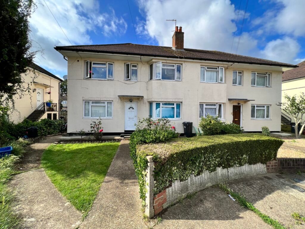 2 bed for sale in Rostrevor Gardens, Southall UB2, £309,995