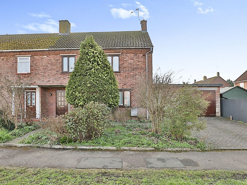 3 bed semidetached house for sale in North Road, Watton, Thetford IP25