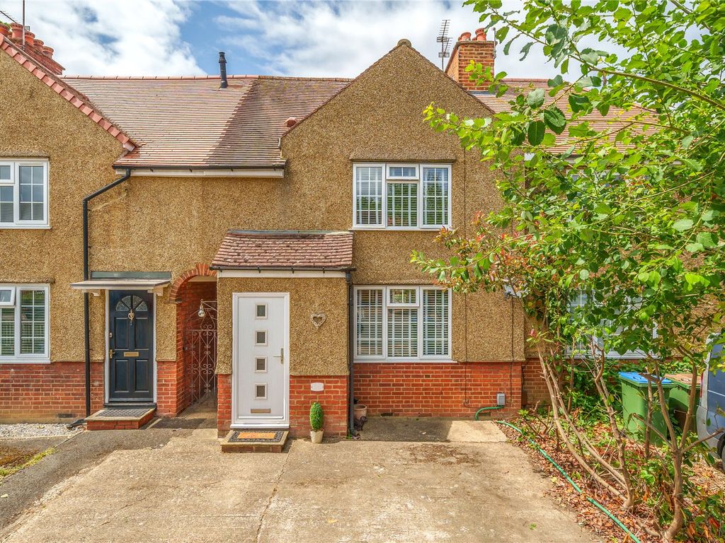 3 bed terraced house for sale in Farm Road, Esher KT10 Zoopla