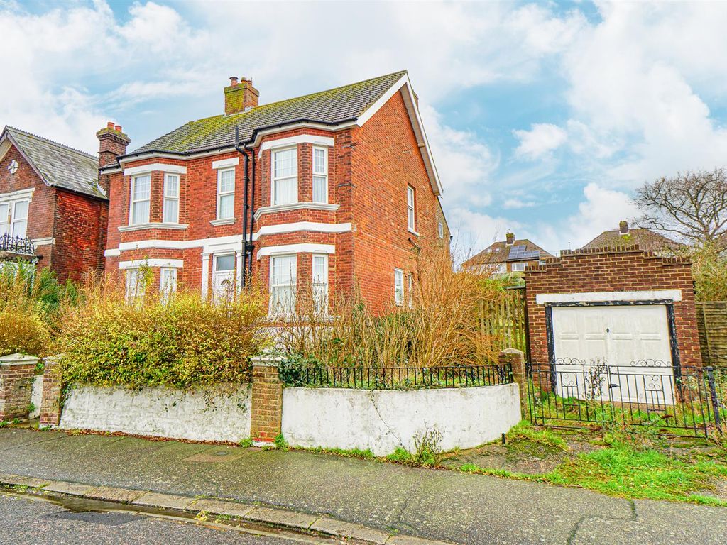 4 bed detached house for sale in Victoria Avenue, Hastings TN35, £