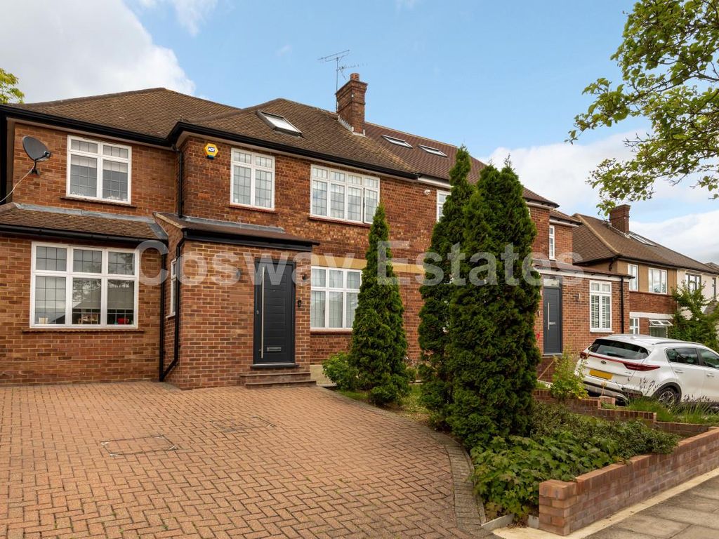 The Reddings Mill Hl NW7