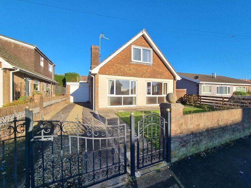 4 bed detached bungalow for sale in Rolls Avenue, Penpedairheol