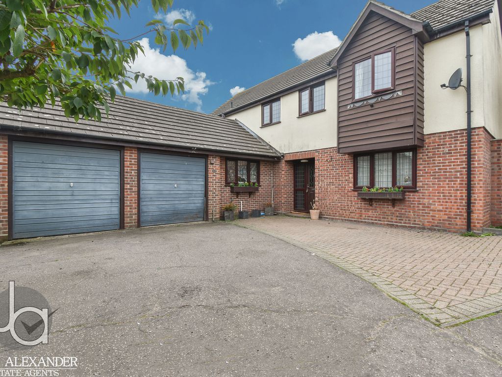 5 bed detached house for sale in Bullfinch Close, Colchester CO4, £