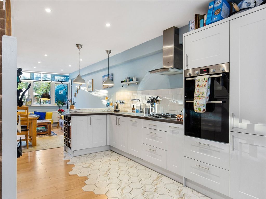 Barringer Square, London SW17  