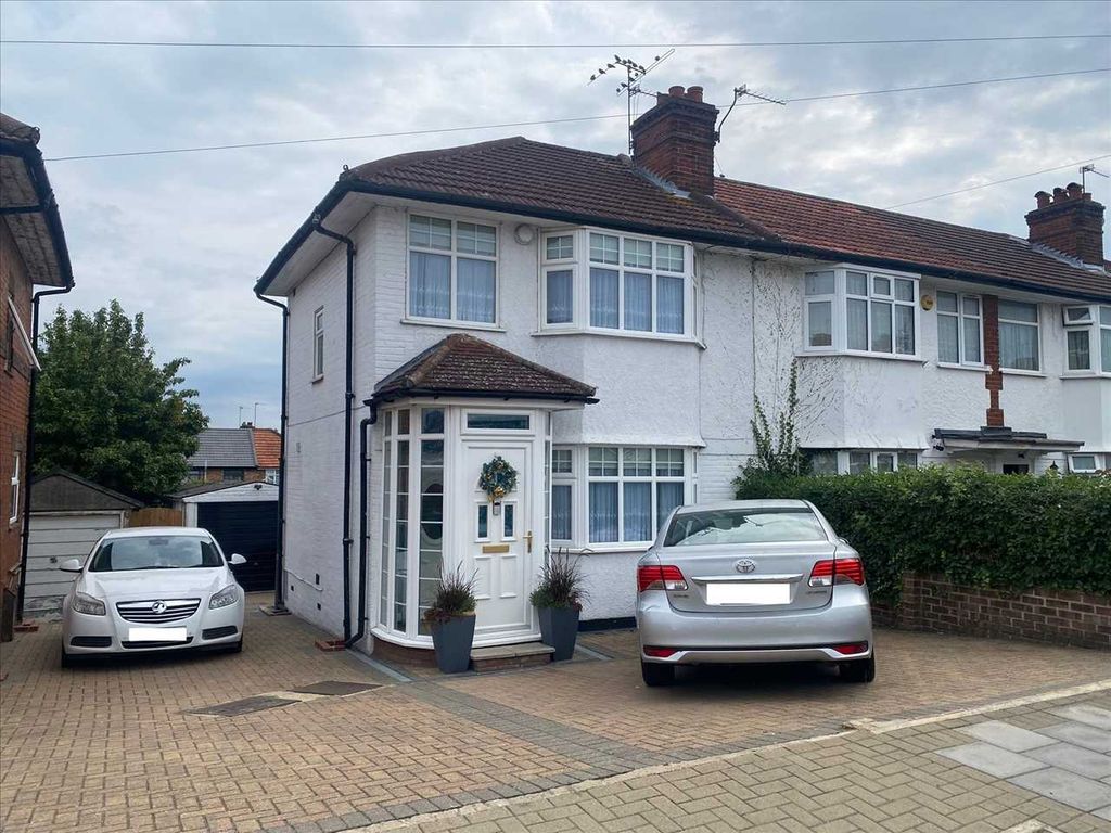 2 bed semidetached house for sale in Dale Avenue, Edgware HA8 Zoopla
