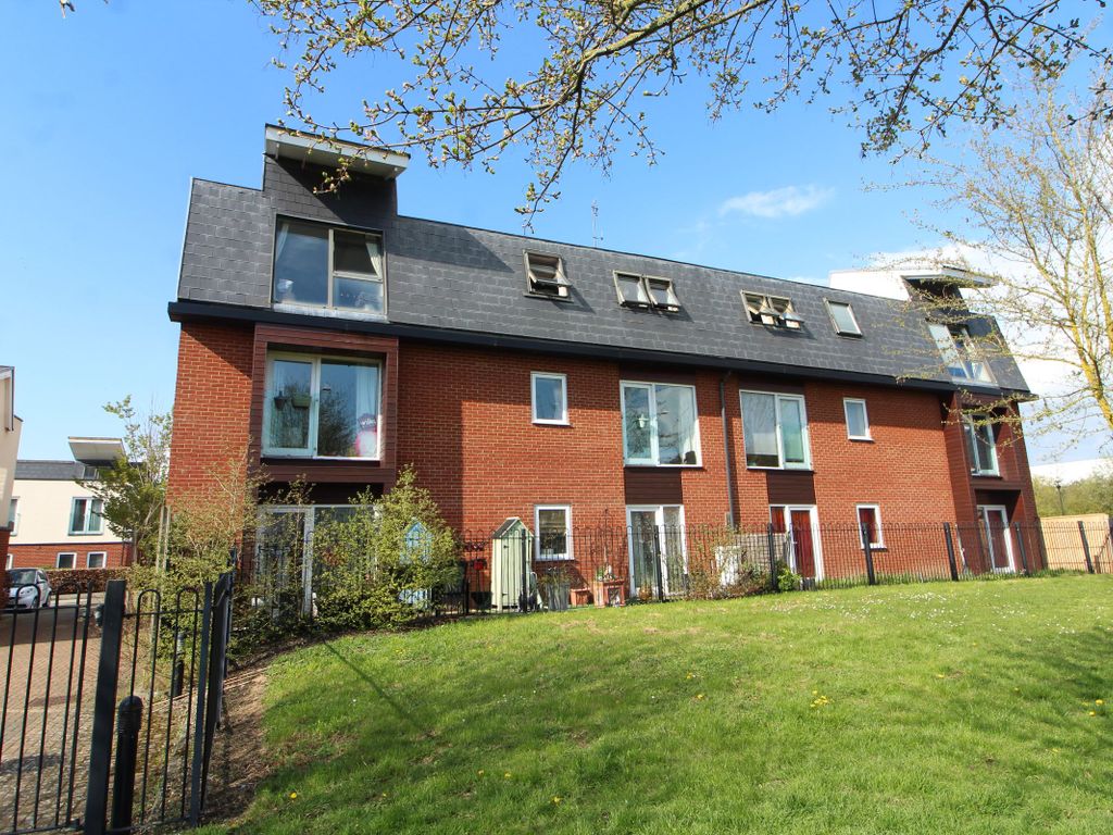 2 bed flat for sale in Addenbrookes Road, Newport Pagnell MK16 Zoopla