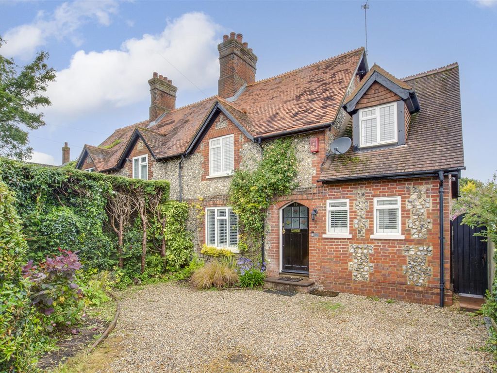 4 bed semidetached house for sale in Marlow Road, High HP11, £