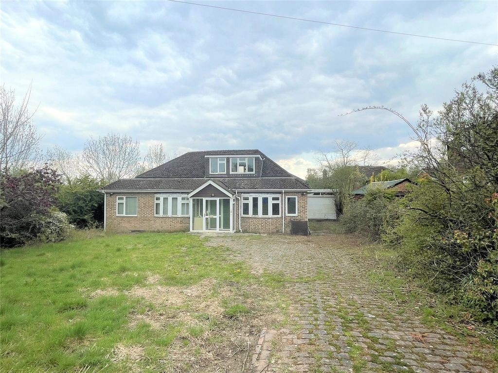 4 bed bungalow for sale in Forest Road, Binfield, Bracknell, Berkshire