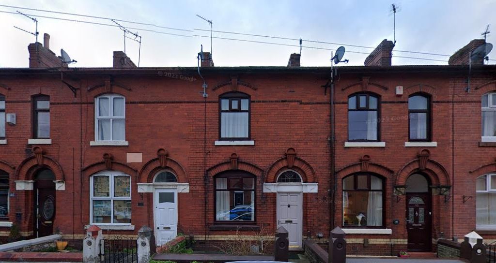 2 bed terraced house to rent in Glen Grove, Royton, Oldham OL2, £975