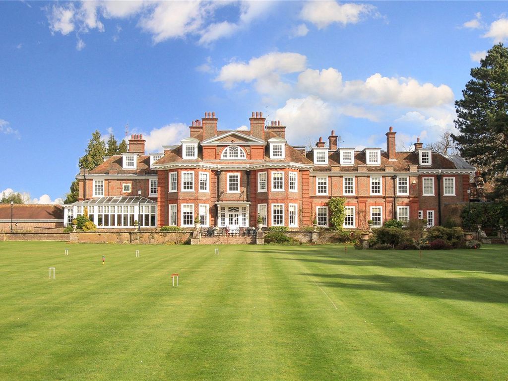 1 bed property for sale in The Mansion, Castle Village, Britwell Drive, Berkhamsted