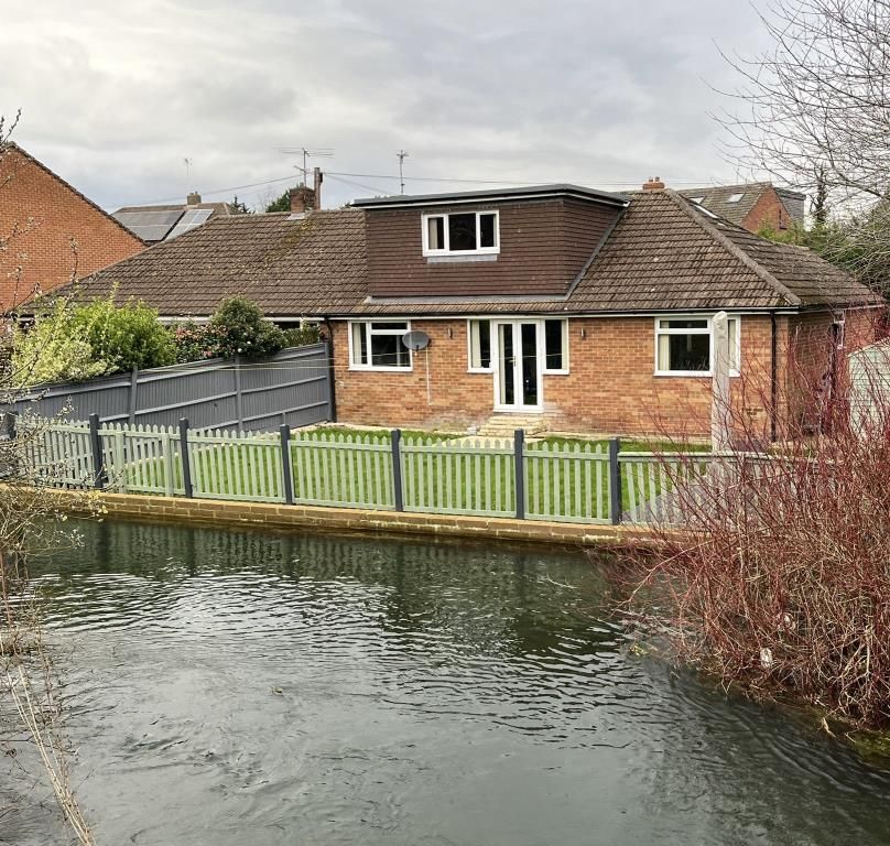 3 bed semidetached house for sale in Newbury, Berkshire RG14, £435,000