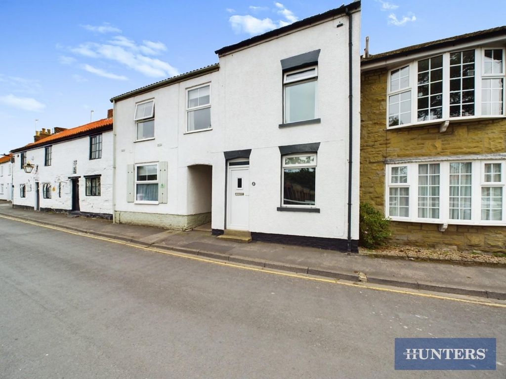 3 bed terraced house for sale in Queen Street, Filey YO14, £230,000