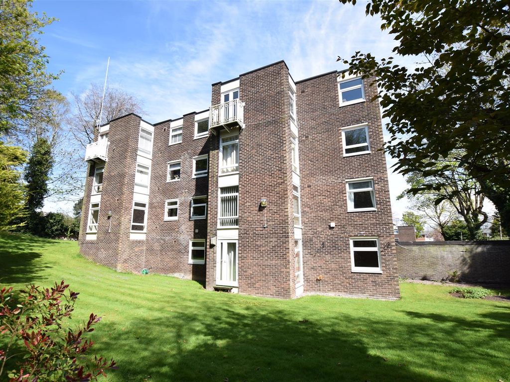 2 bed flat for sale in Eversley Park, Storeton Road, Prenton CH43, £