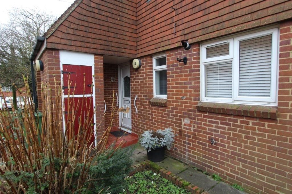 1 bed to rent in Main Road, Sutton At Hone, Dartford DA4, £