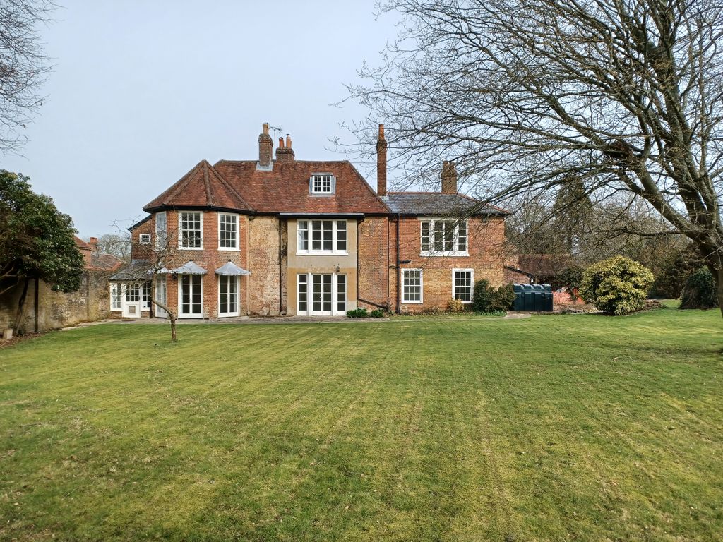 6 bed detached house to rent in Bridge Street, Southwick, Fareham