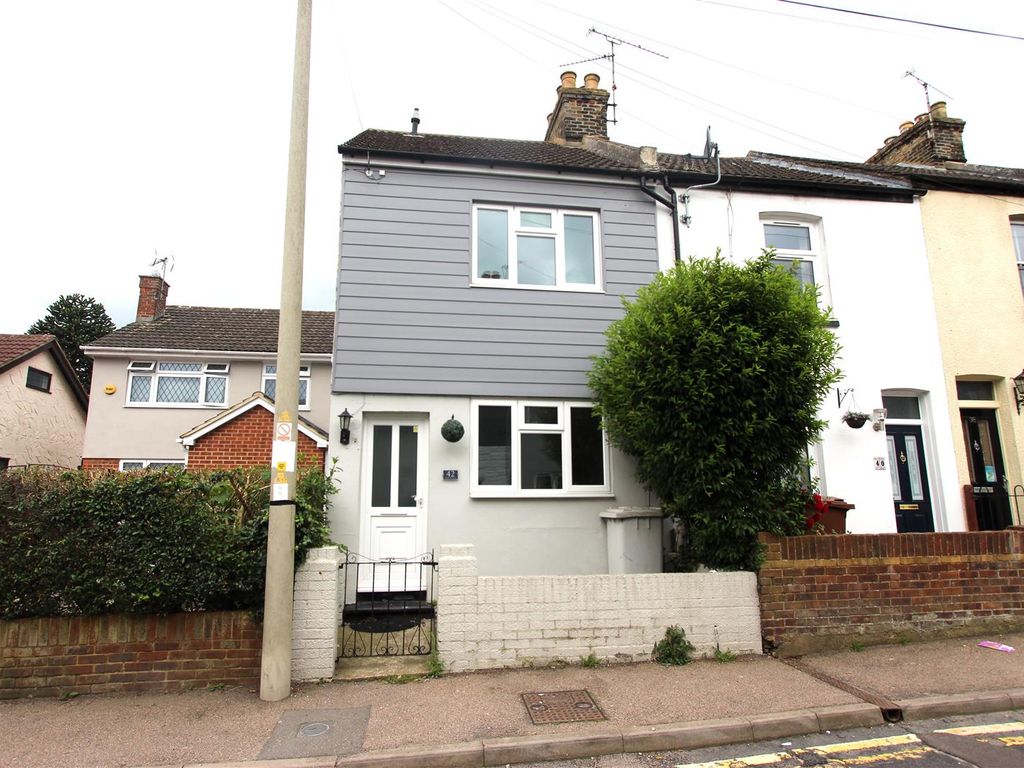 3 bed end terrace house for sale in Mount Road, Borstal, Rochester ME1