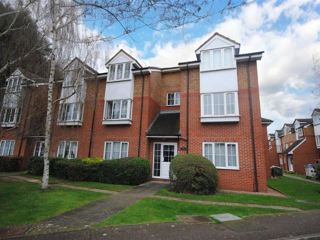2 bed flat for sale in Holm Oak Park, Hagden Lane, Watford WD18, £