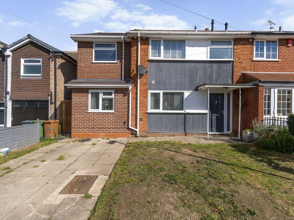 4 bed semidetached house for sale in Braemar Close, Summer Hayes
