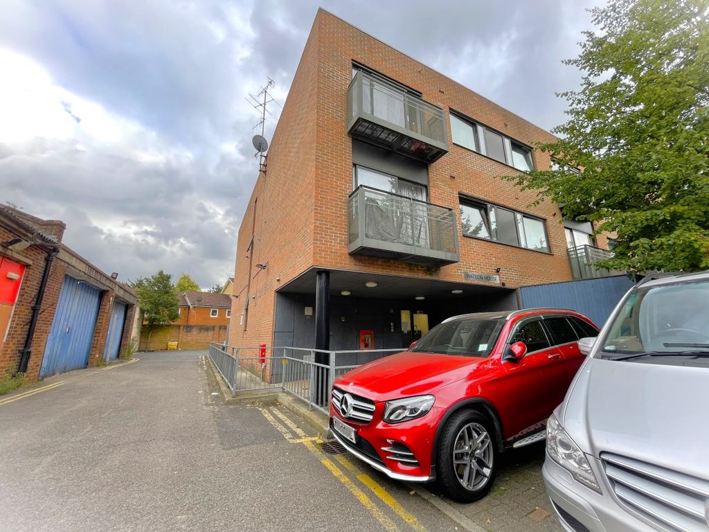 1 bed flat to rent in Elmgrove Road, HarrowOnTheHill, Harrow HA1, £