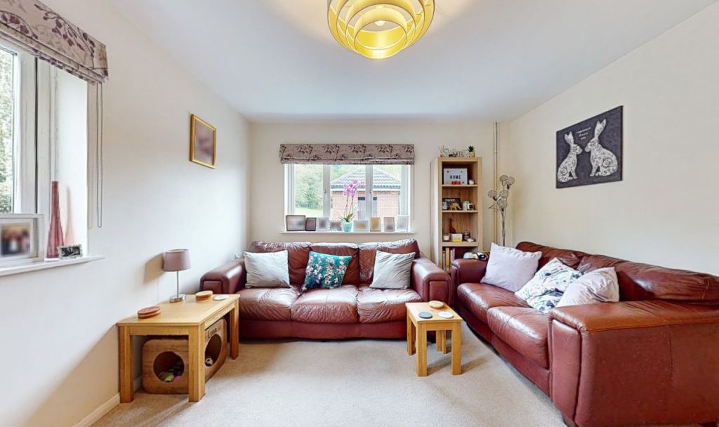 2 bed flat for sale in Pound Place, Binfield RG42, £142,500 Zoopla