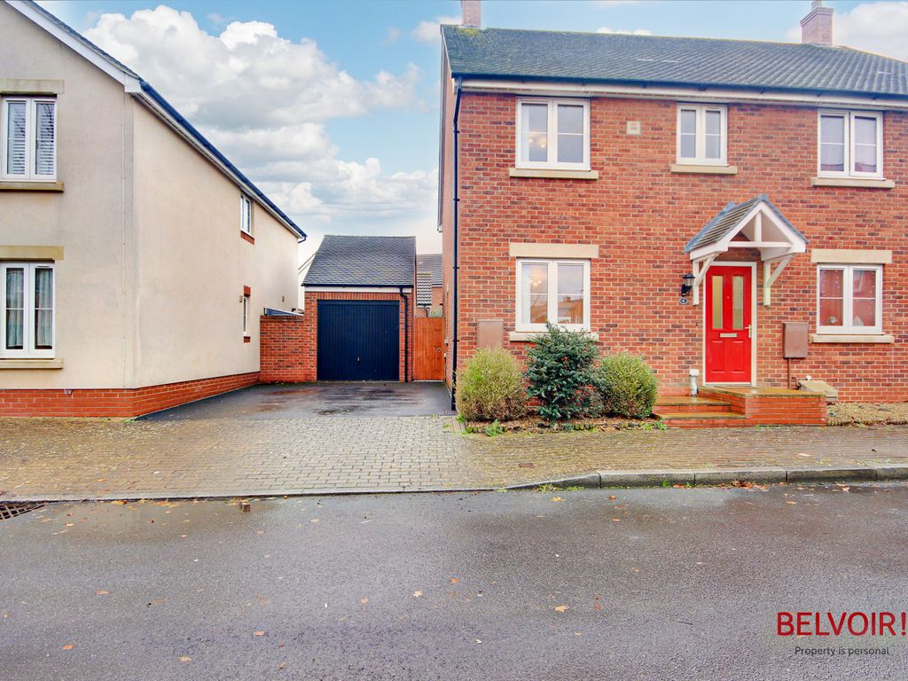 3 bed semidetached house to rent in Roselle Drive, Brockworth