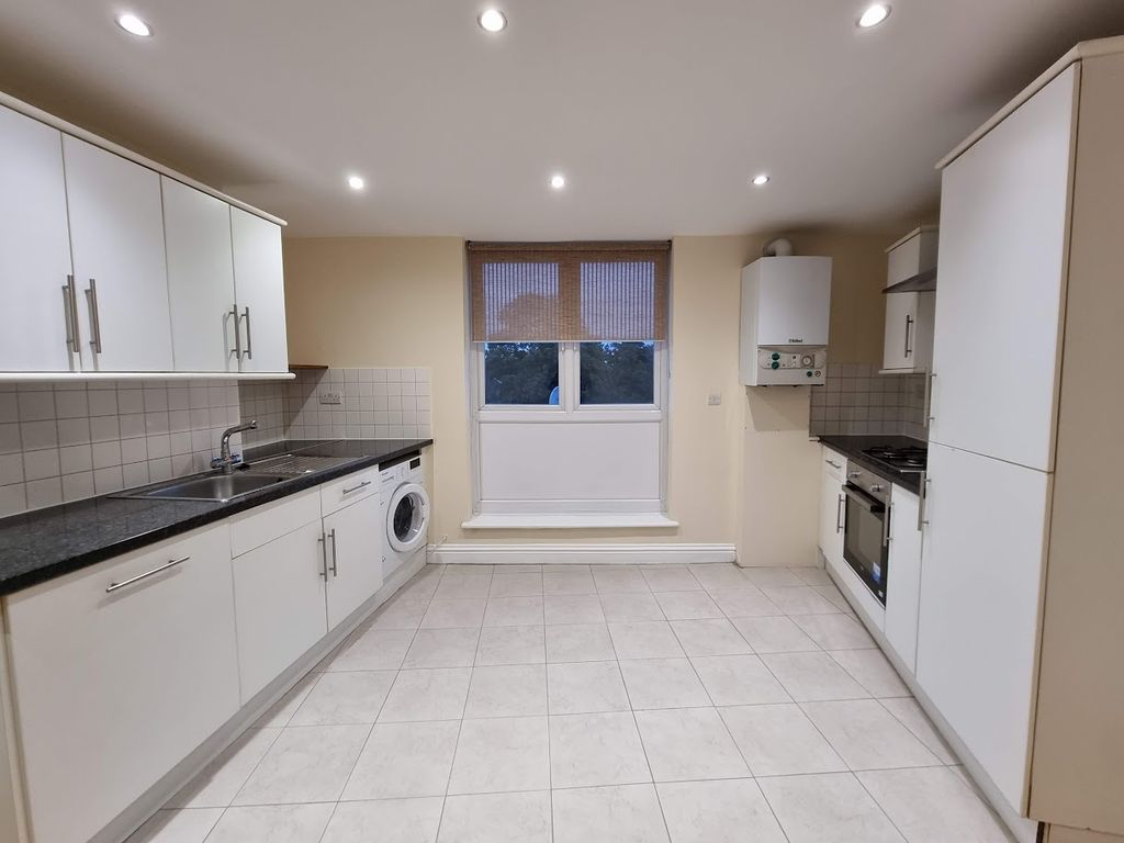 1 bed flat to rent in East End Road, London N2, £1,375 pcm Zoopla