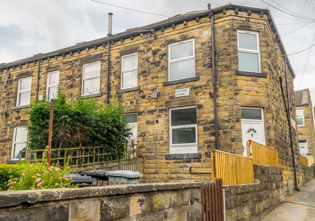 Oxford Street, Morley, Leeds LS27  