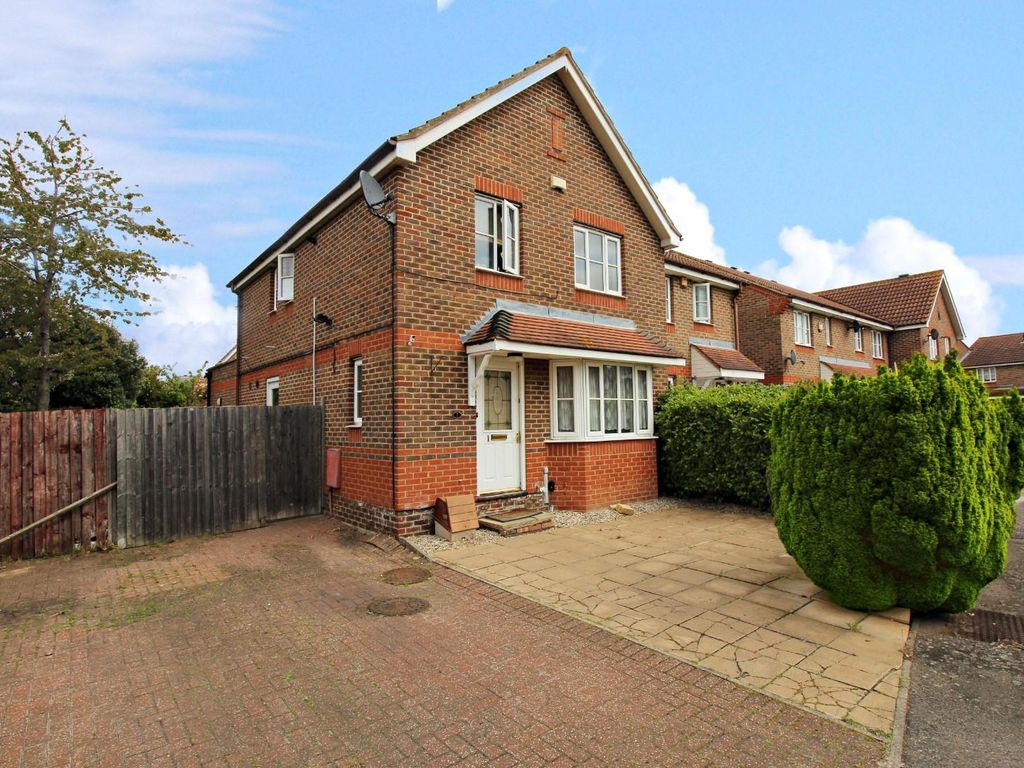 3 bed property for sale in Turnbury Close, London SE28 - Zoopla