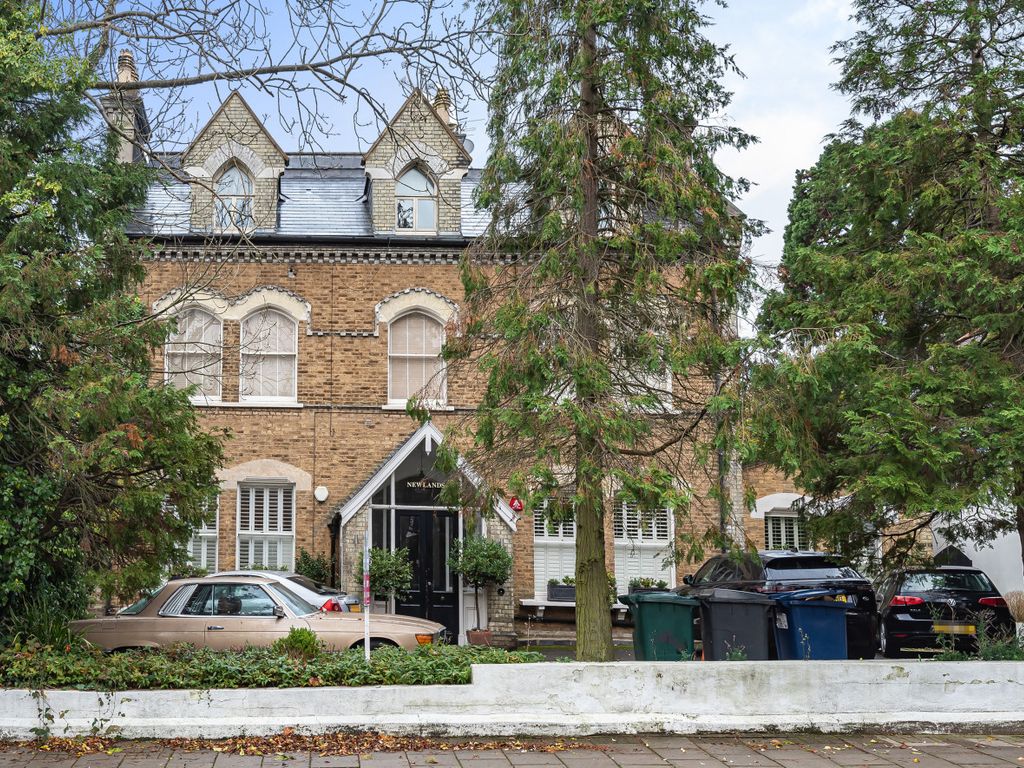 Oakleigh Park South, London N20  