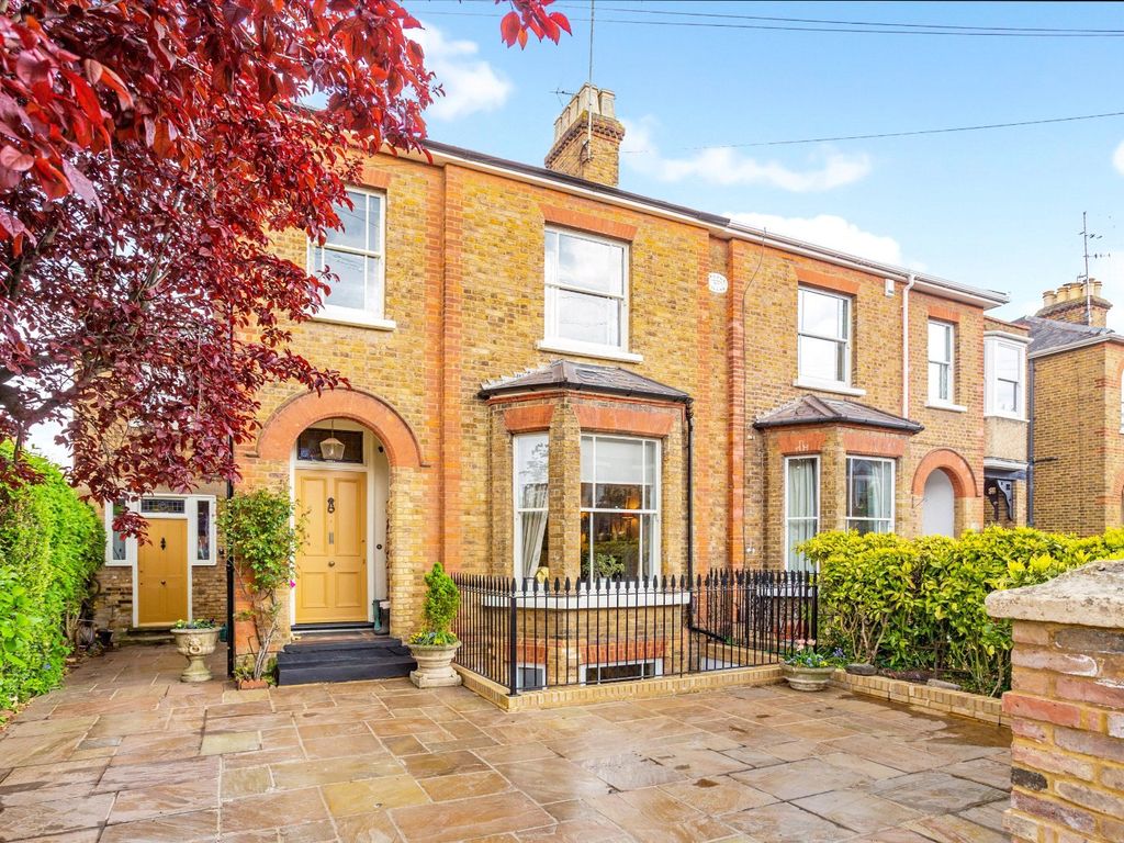 5 bed semidetached house for sale in Clarence Road, Windsor, Berkshire