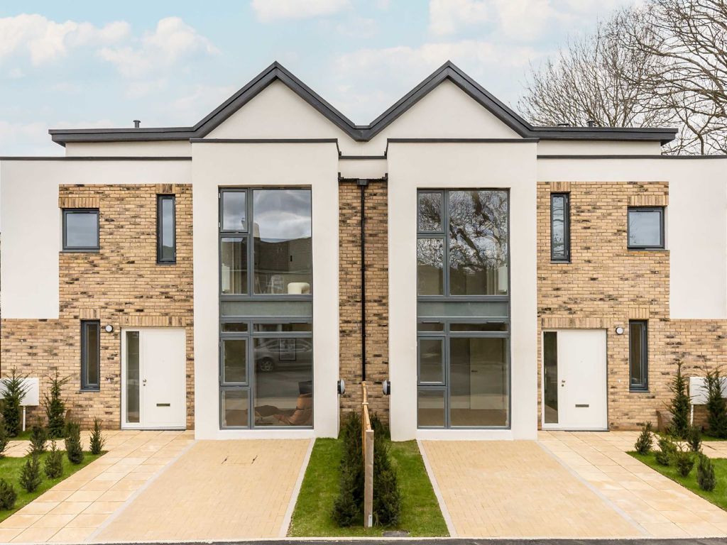 New home, 3 bed property for sale in Blenheim Close, London SW20, £