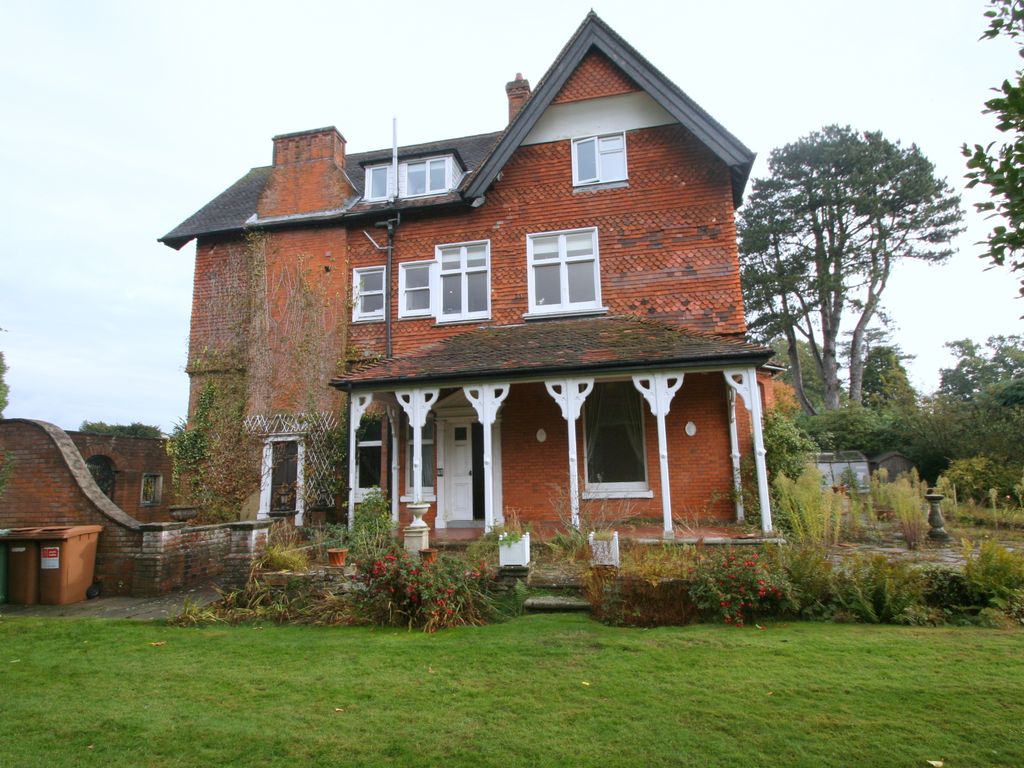 Thornfield Gardens, Tunbridge Wells TN2  