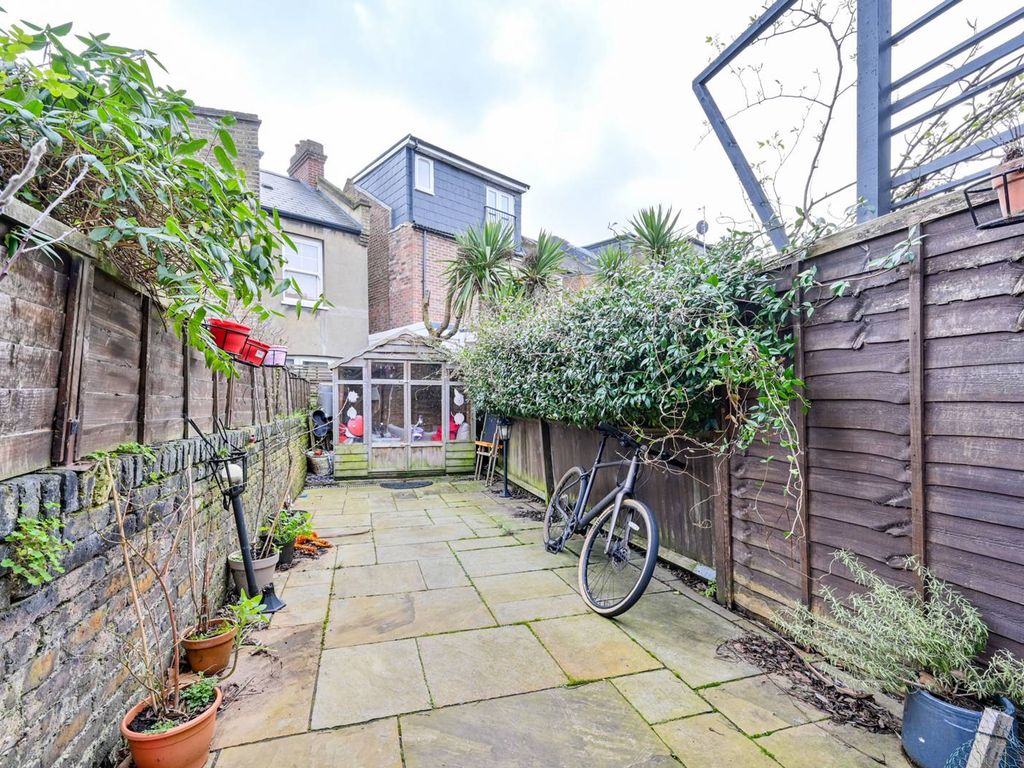 2 bed flat for sale in Bollo Bridge Road, South Acton, London W3, £